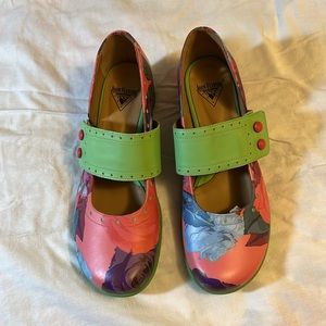 Fluevog Fellowship Cleo (floral colorway) buttoned Mary Janes flat | size 10